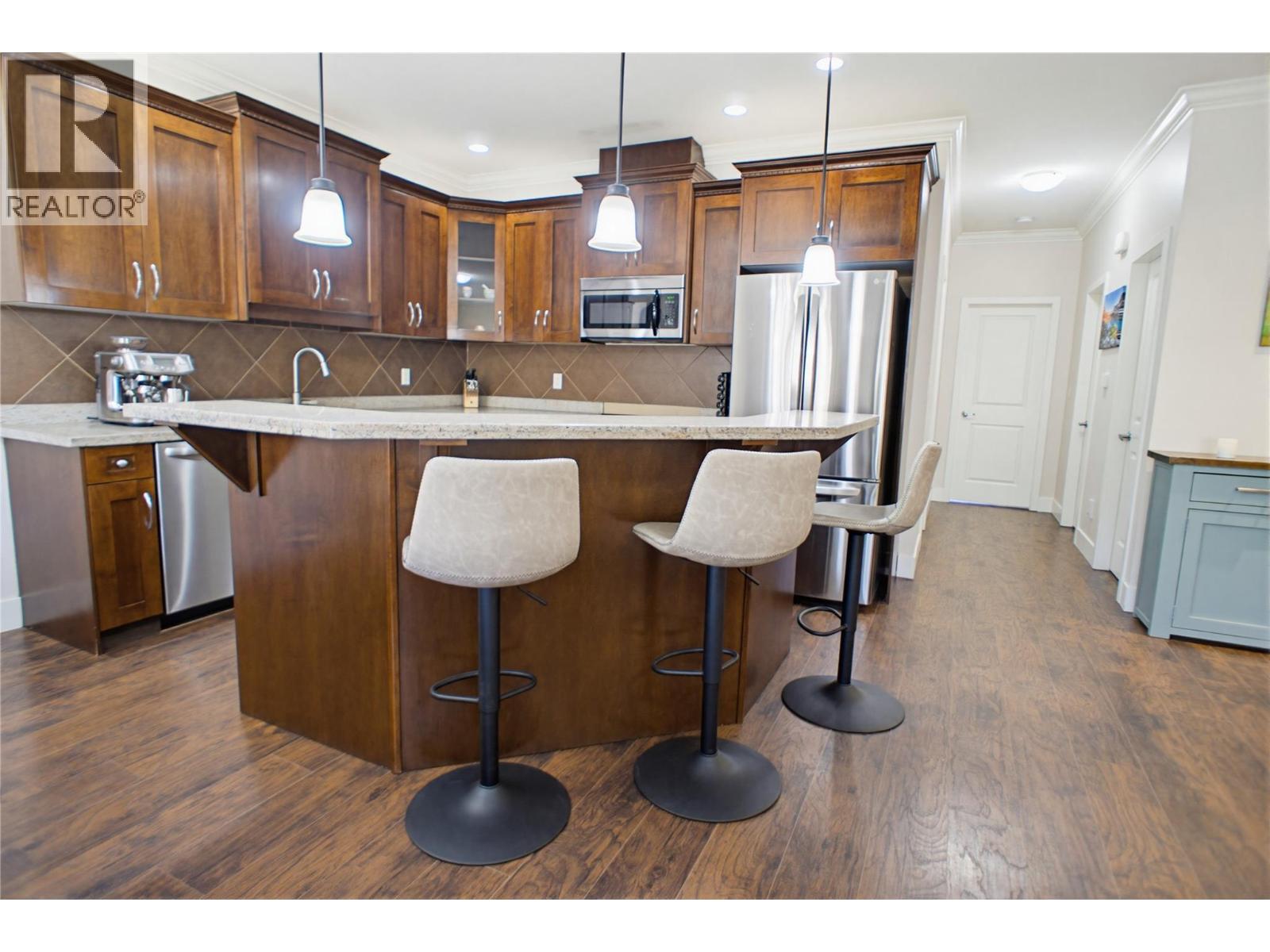 2046 Robson Place Unit# 6, Kamloops, British Columbia  V2E 0A5 - Photo 3 - 10391271