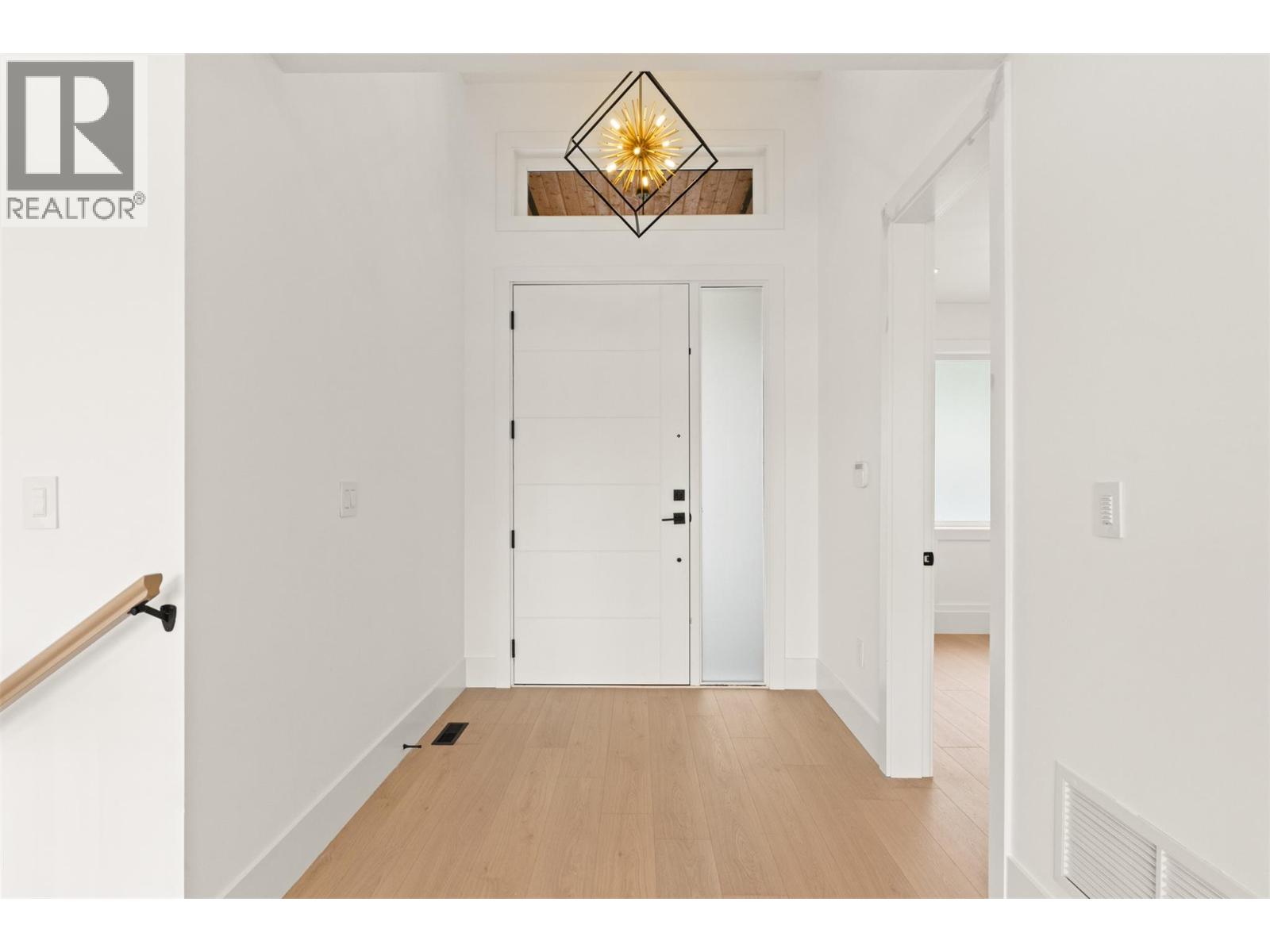 8924 Tavistock Road, Vernon, British Columbia  V1H 2L4 - Photo 6 - 10391309