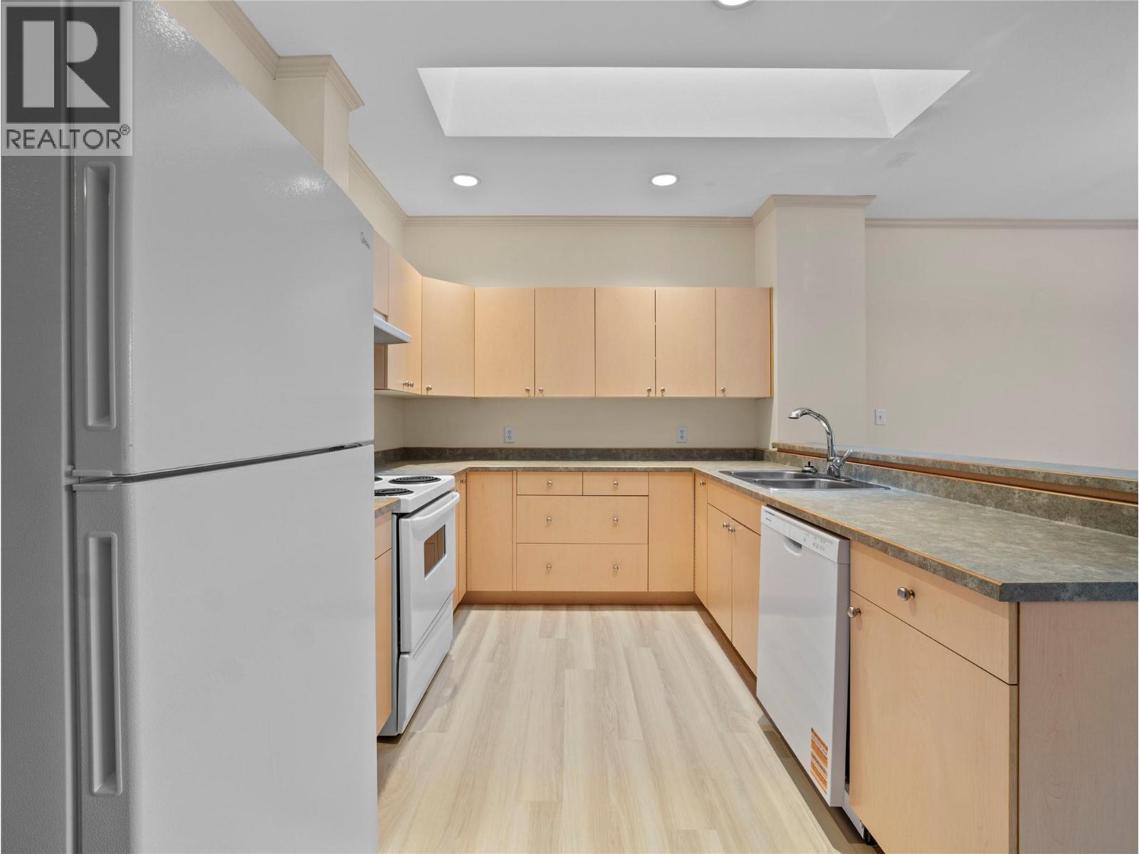 680 Marine Park Drive Ne Unit# 7, Salmon Arm, British Columbia  V1E 3L4 - Photo 3 - 10391127