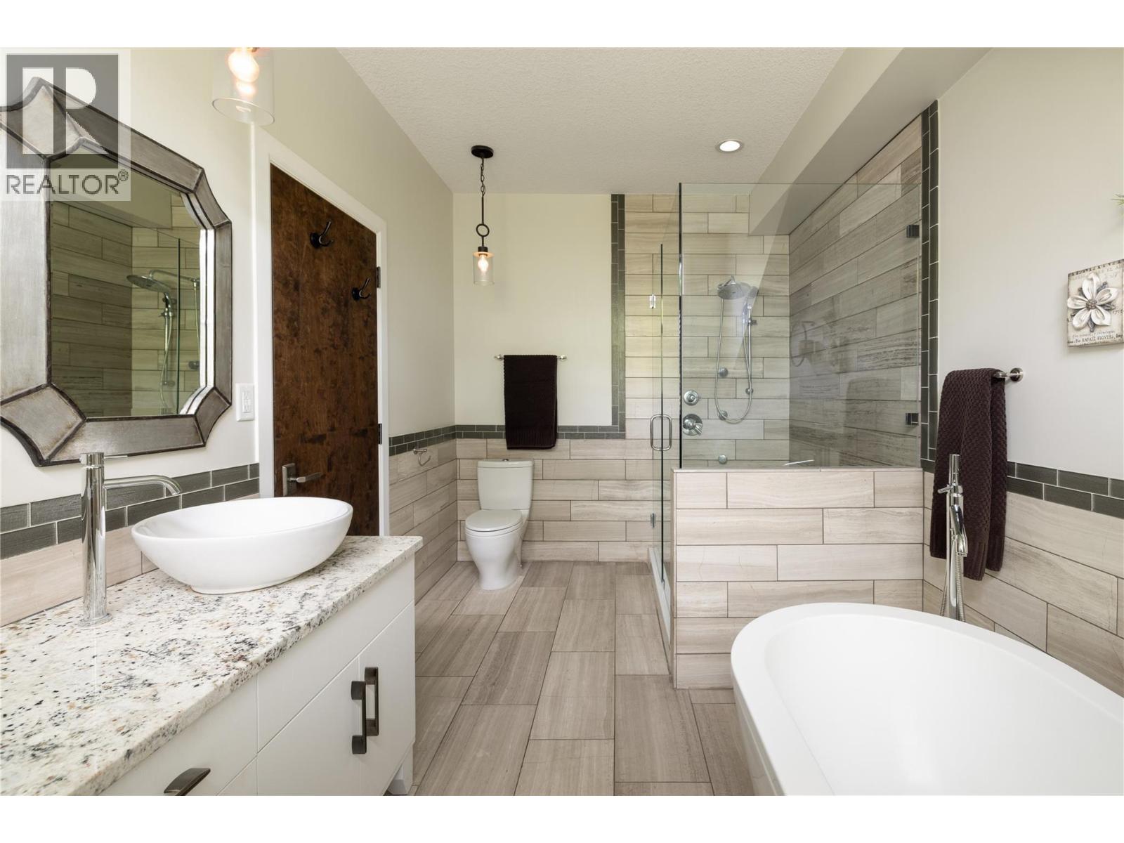 747 & 749 Wilson Avenue, Kelowna, British Columbia  V1Y 6X8 - Photo 37 - 10384357