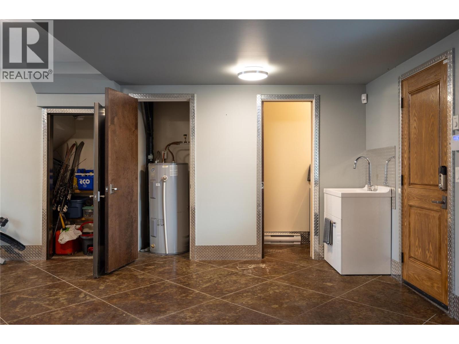 747 & 749 Wilson Avenue, Kelowna, British Columbia  V1Y 6X8 - Photo 59 - 10384357