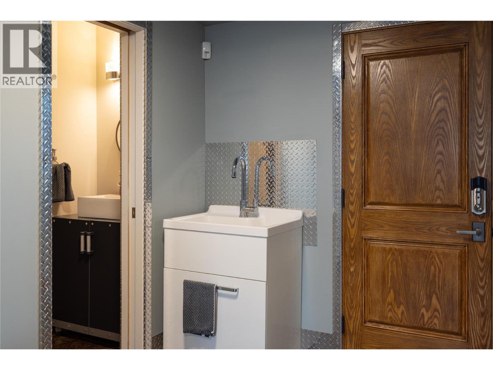 747 & 749 Wilson Avenue, Kelowna, British Columbia  V1Y 6X8 - Photo 60 - 10384357