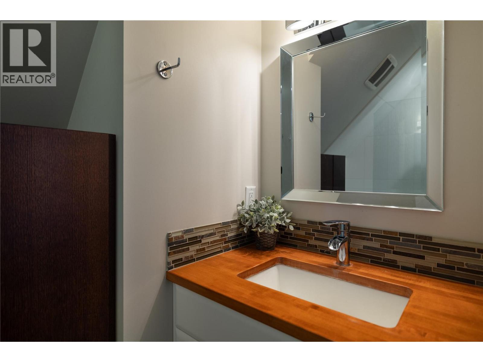 747 & 749 Wilson Avenue, Kelowna, British Columbia  V1Y 6X8 - Photo 61 - 10384357
