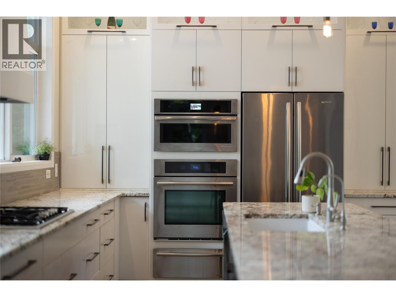 747 & 749 Wilson Avenue, Kelowna, British Columbia  V1Y 6X8 - Photo 8 - 10384357