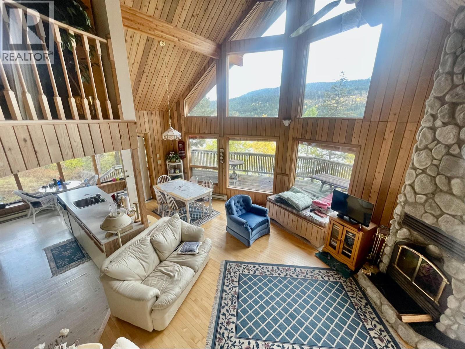 8200 Gun Lake Road W, Gold Bridge, British Columbia  V0K 1P0 - Photo 2 - 10391321