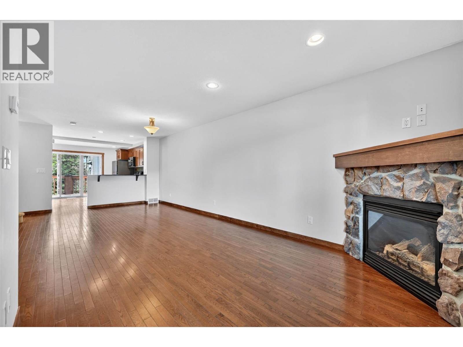 1000 9th Street Unit# 10, Invermere, British Columbia  V0A 1K4 - Photo 4 - 10391115