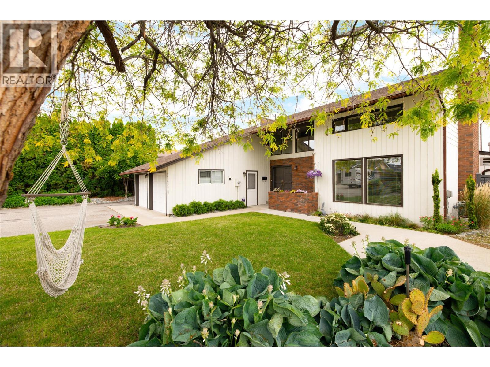3450 Barberry Street, Kelowna, British Columbia  V1W 3V6 - Photo 2 - 10389183