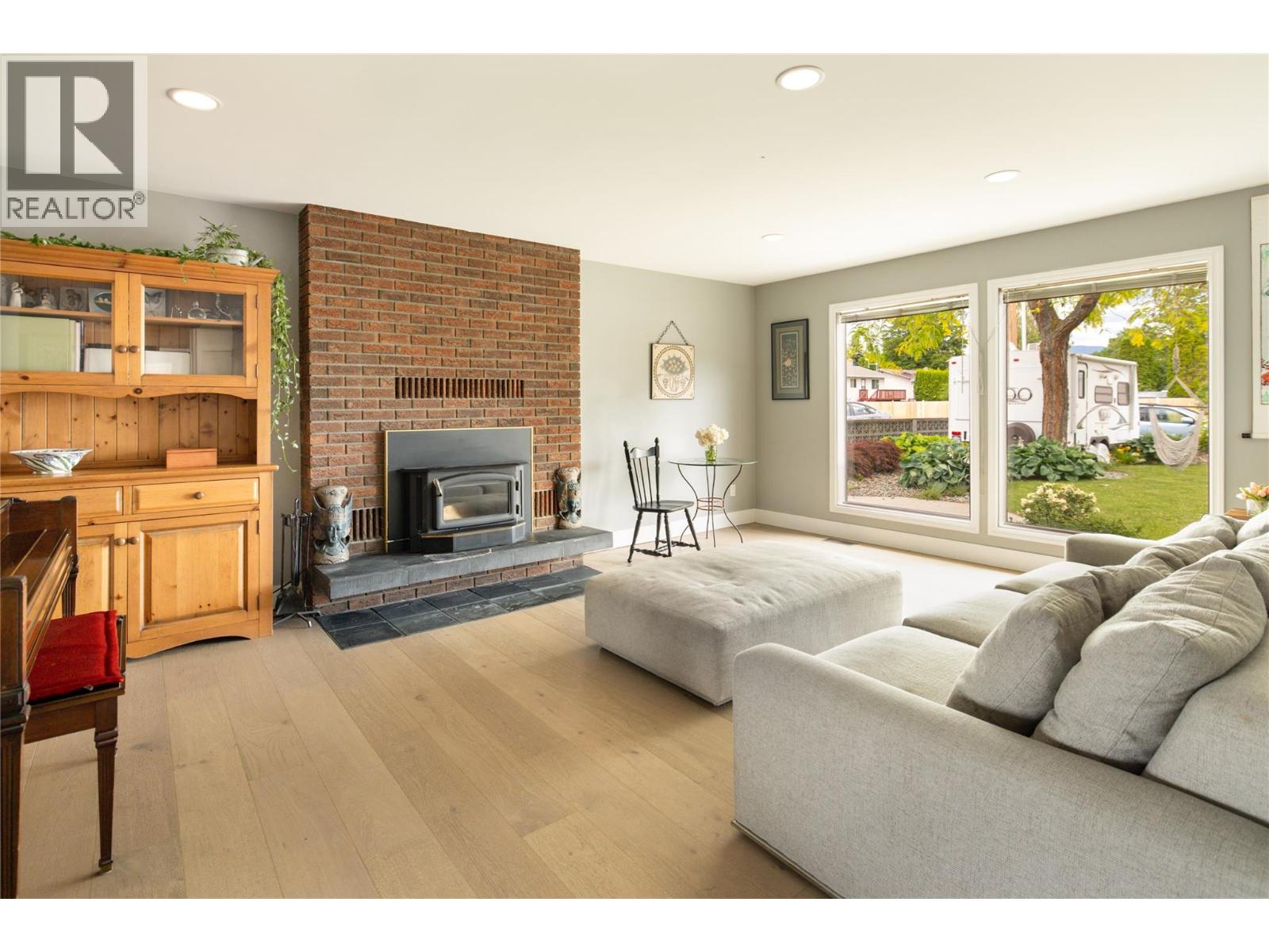 3450 Barberry Street, Kelowna, British Columbia  V1W 3V6 - Photo 3 - 10389183