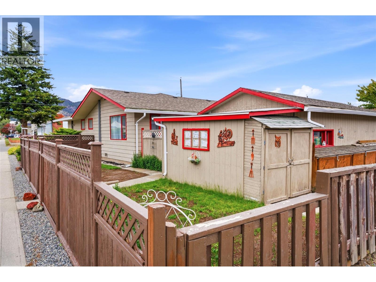 2102 Clapperton Avenue, Merritt, British Columbia  V1K 1B8 - Photo 2 - 10391280