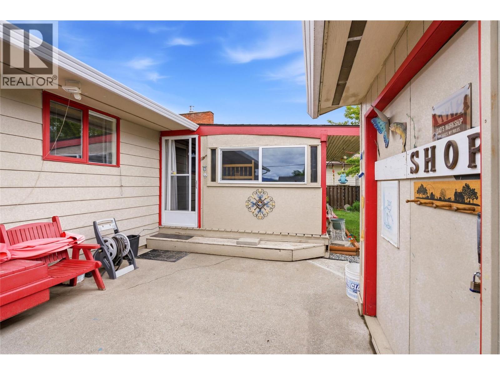 2102 Clapperton Avenue, Merritt, British Columbia  V1K 1B8 - Photo 3 - 10391280