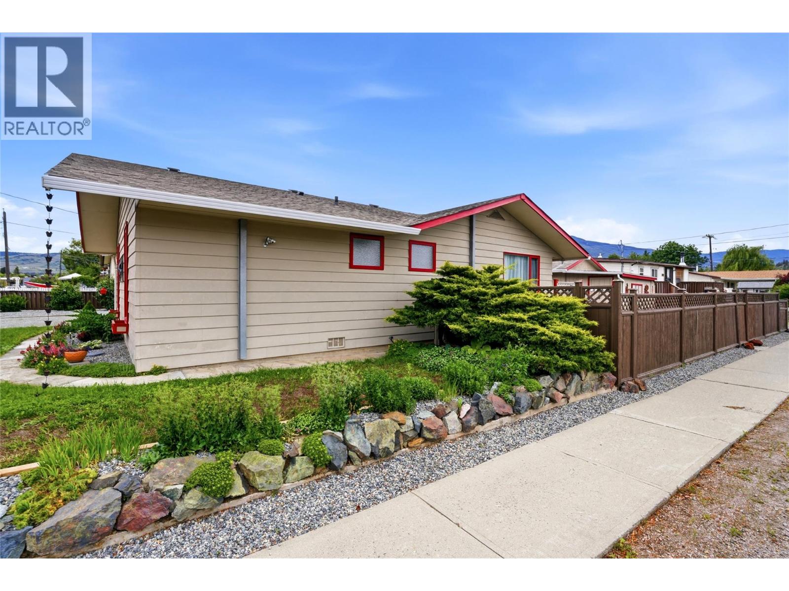 2102 Clapperton Avenue, Merritt, British Columbia  V1K 1B8 - Photo 8 - 10391280