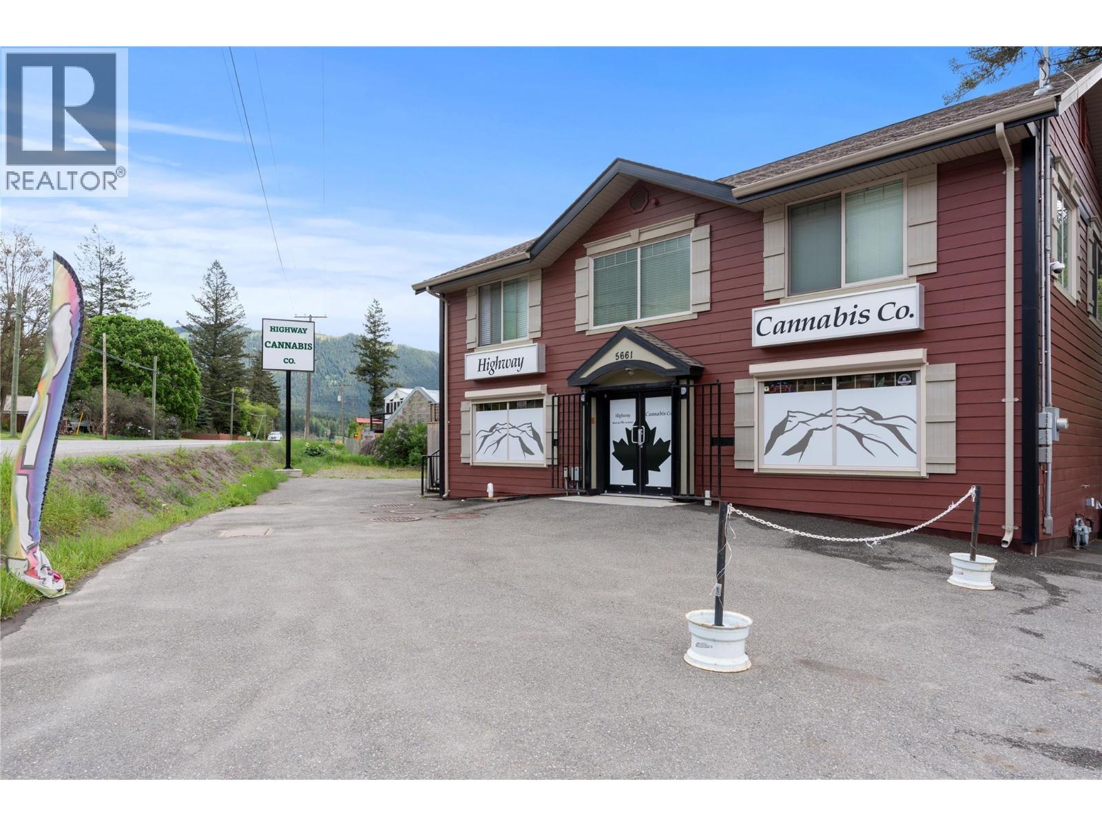 5661 97 Highway, Falkland, British Columbia  V0E 1W0 - Photo 1 - 10390687
