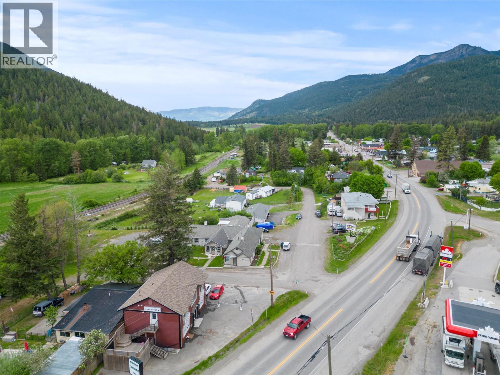 5661 97 Highway, Falkland, British Columbia  V0E 1W0 - Photo 10 - 10390687