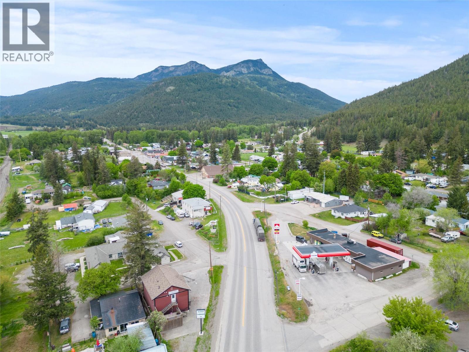 5661 97 Highway, Falkland, British Columbia  V0E 1W0 - Photo 11 - 10390687