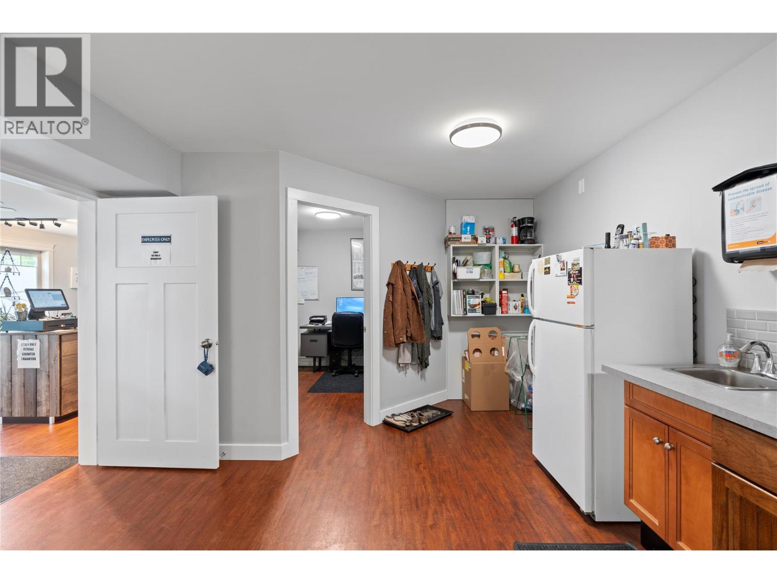 5661 97 Highway, Falkland, British Columbia  V0E 1W0 - Photo 27 - 10390687