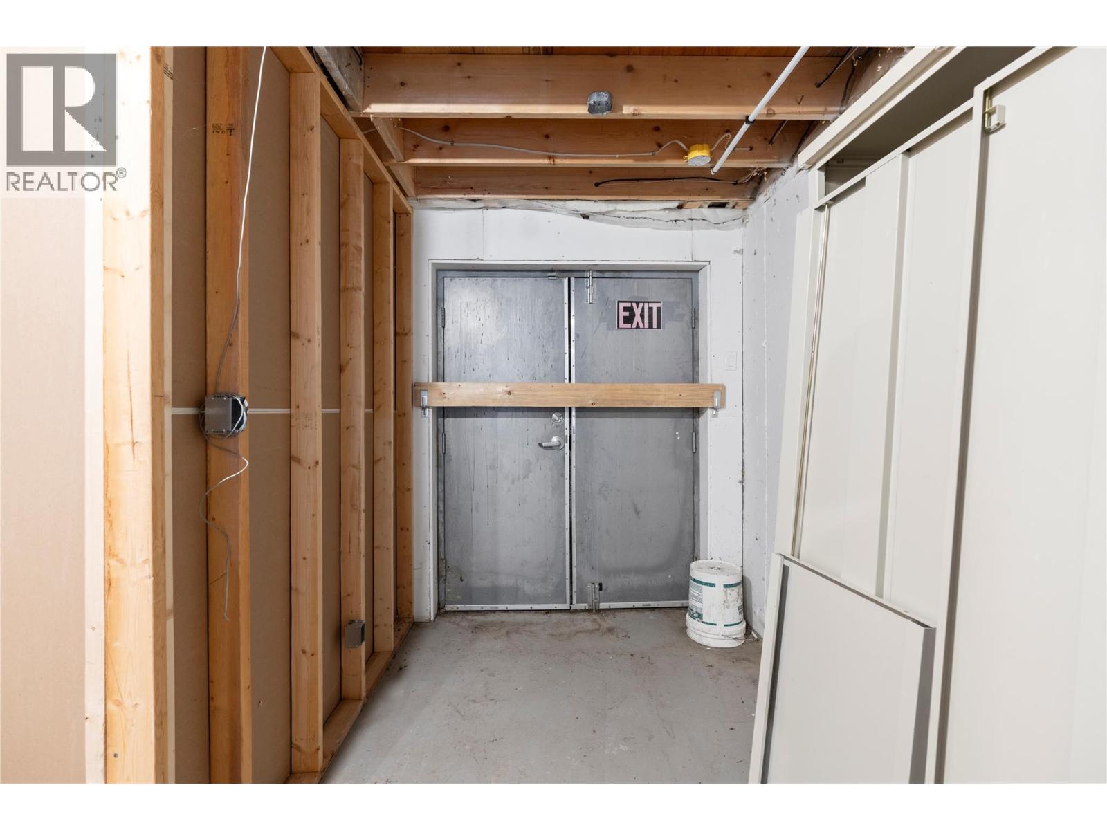5661 97 Highway, Falkland, British Columbia  V0E 1W0 - Photo 45 - 10390687