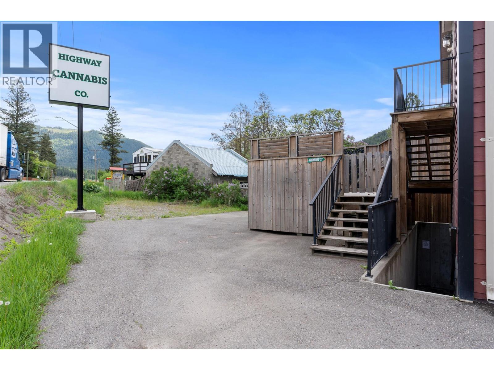 5661 97 Highway, Falkland, British Columbia  V0E 1W0 - Photo 46 - 10390687