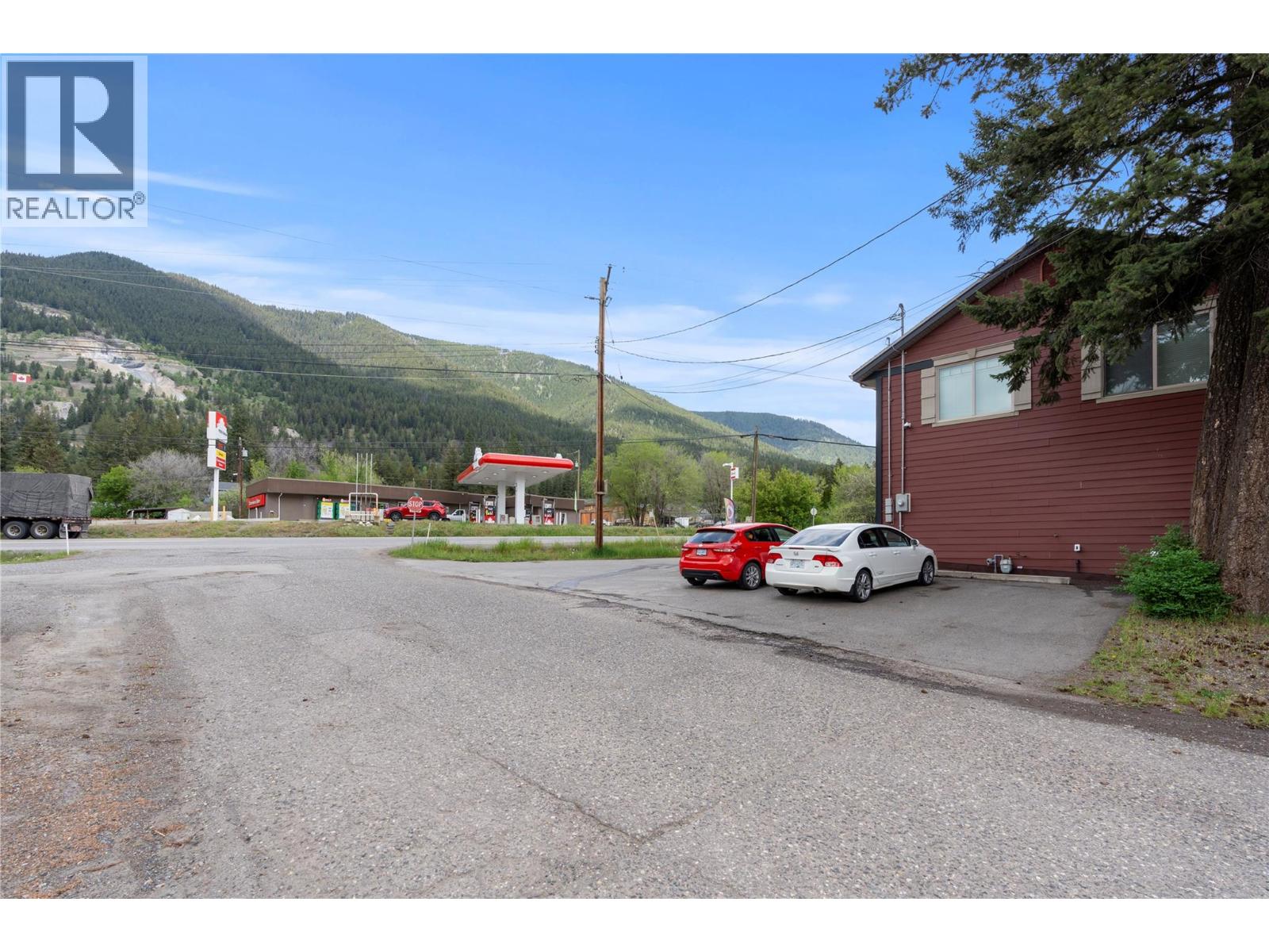 5661 97 Highway, Falkland, British Columbia  V0E 1W0 - Photo 5 - 10390687