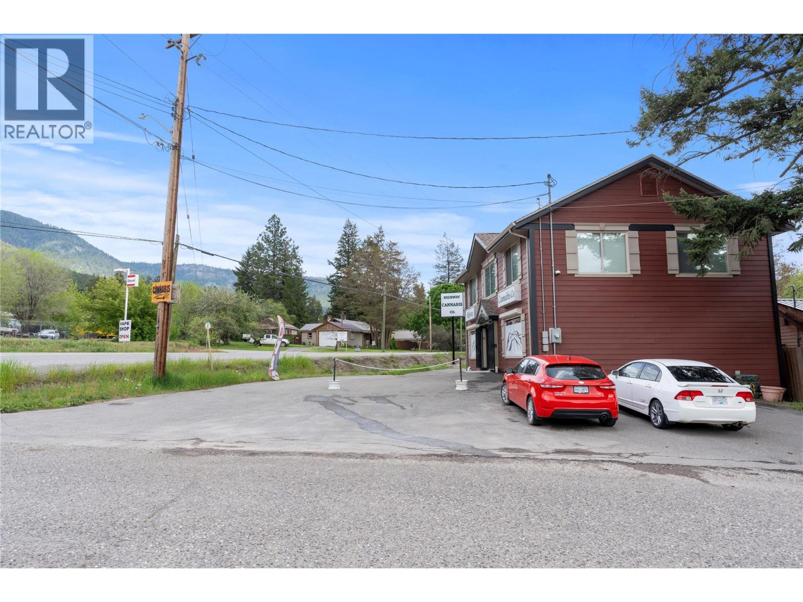 5661 97 Highway, Falkland, British Columbia  V0E 1W0 - Photo 6 - 10390687