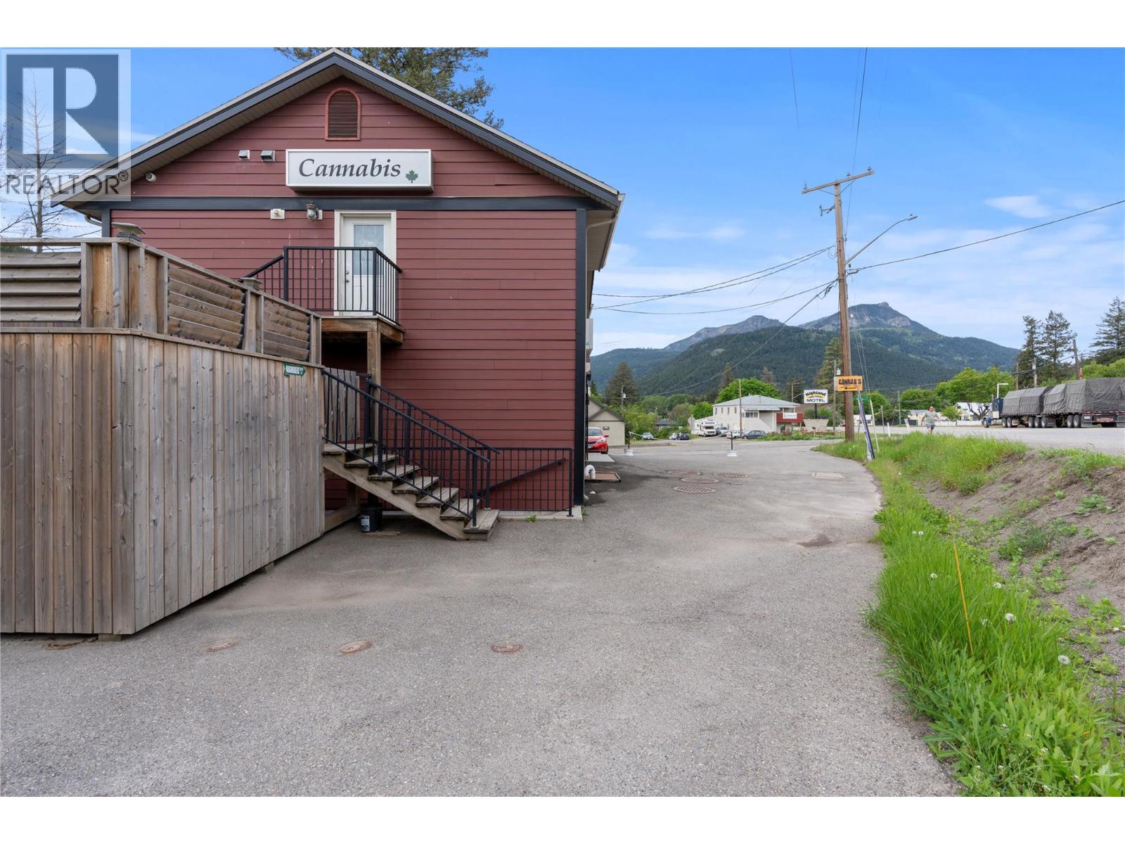 5661 97 Highway, Falkland, British Columbia  V0E 1W0 - Photo 7 - 10390687