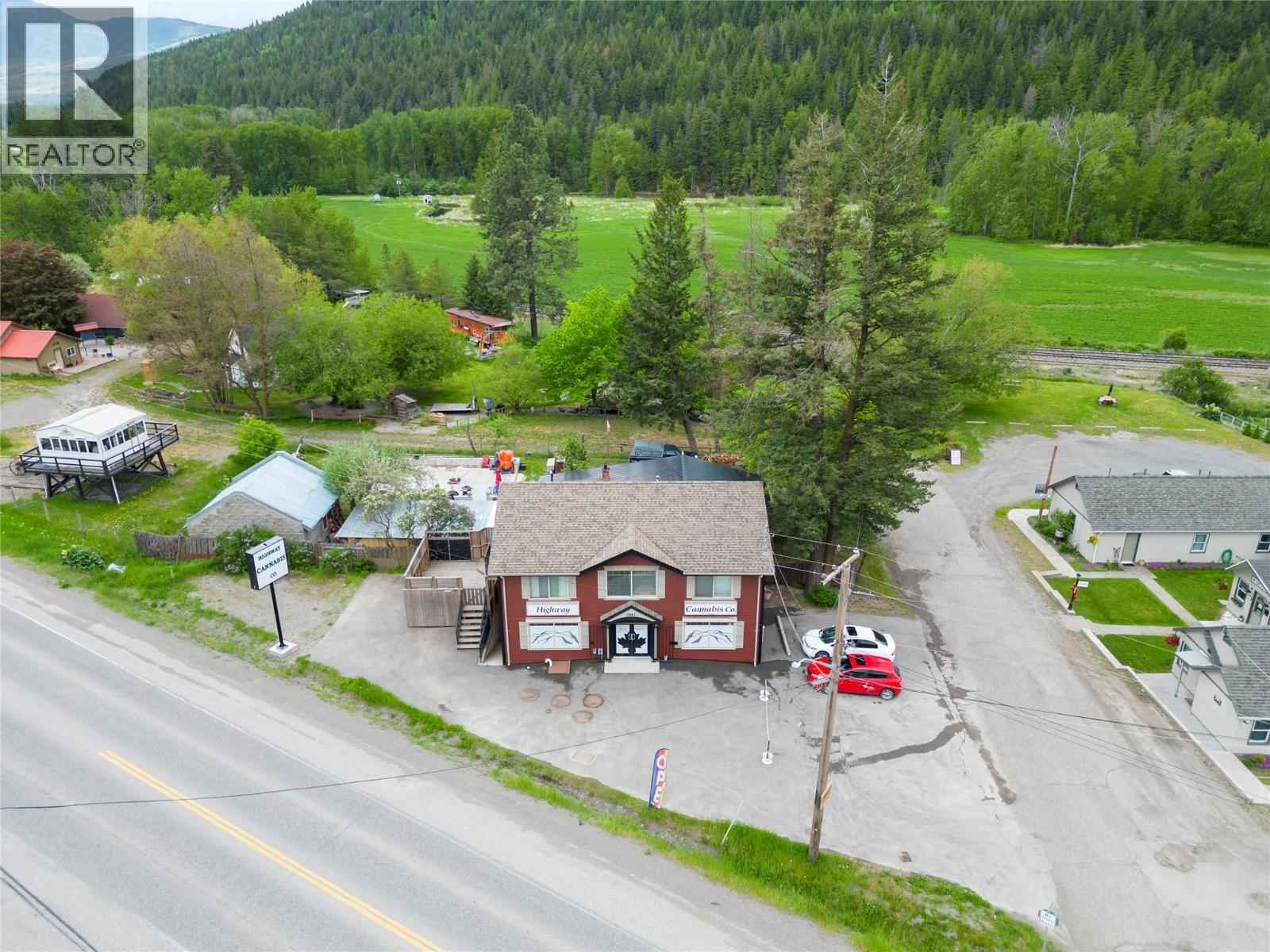5661 97 Highway, Falkland, British Columbia  V0E 1W0 - Photo 8 - 10390687