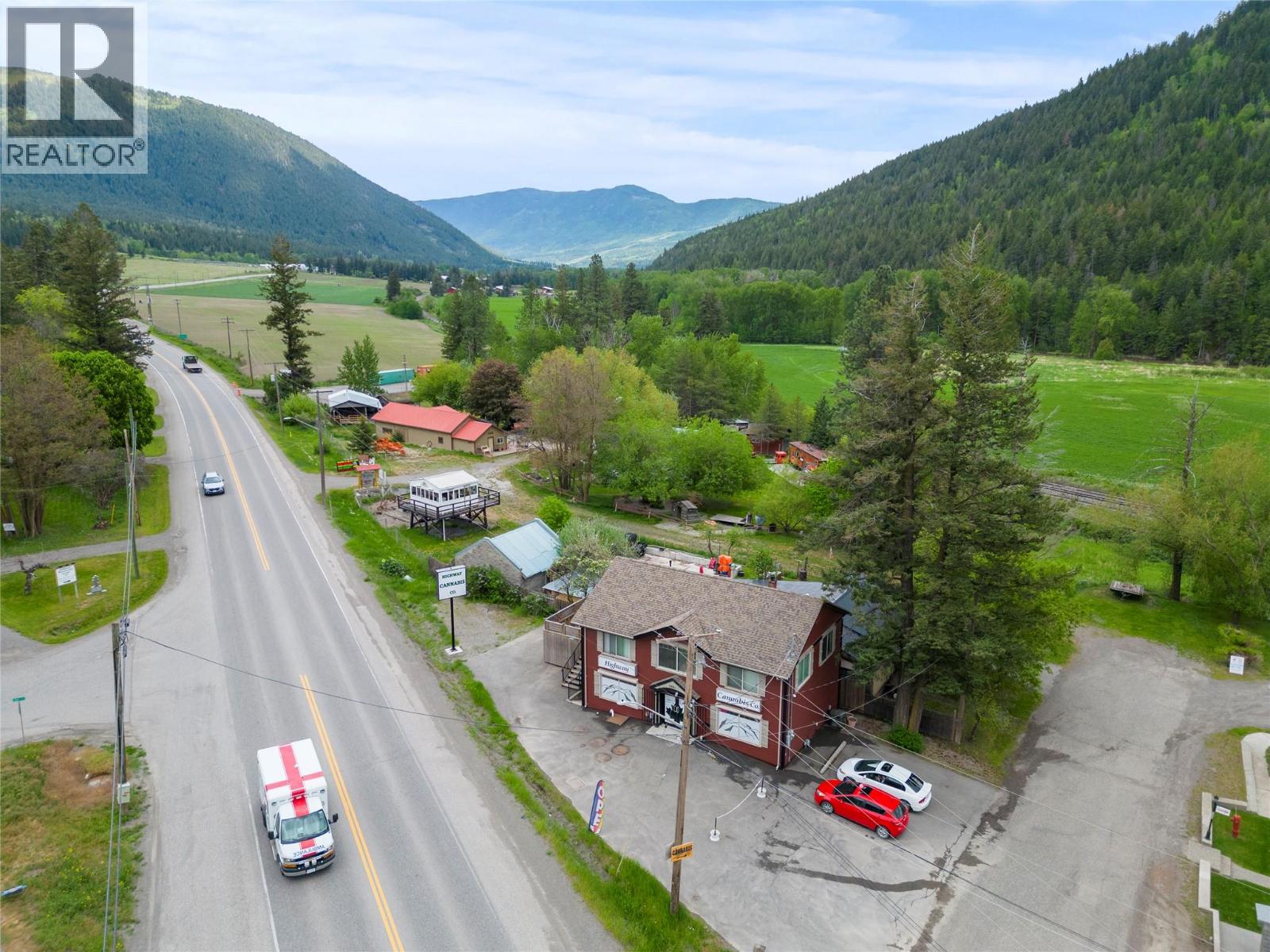 5661 97 Highway, Falkland, British Columbia  V0E 1W0 - Photo 9 - 10390687