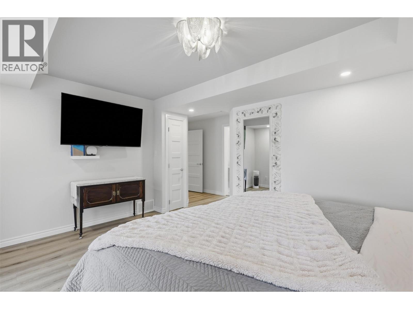 3724 Shuswap Road, Kamloops, British Columbia  V2H 1S6 - Photo 43 - 10391348