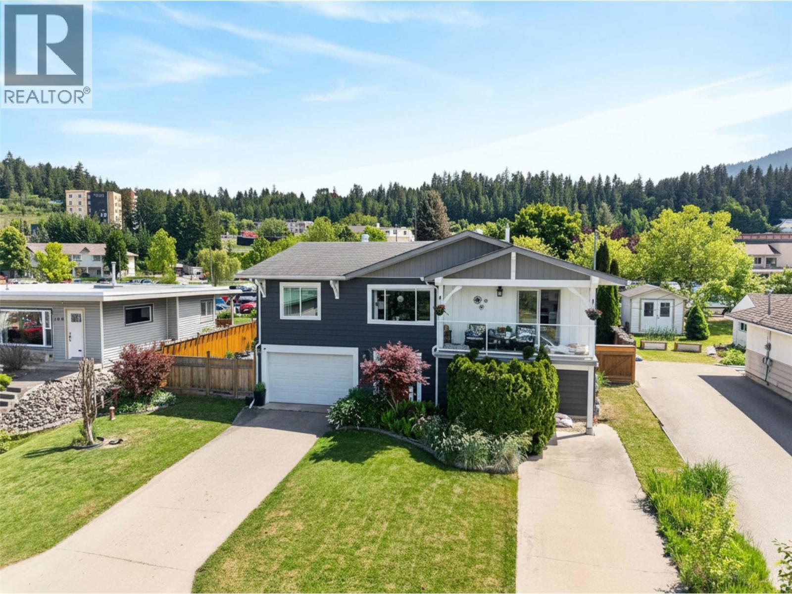 1050 8 Avenue NE, salmon arm, British Columbia