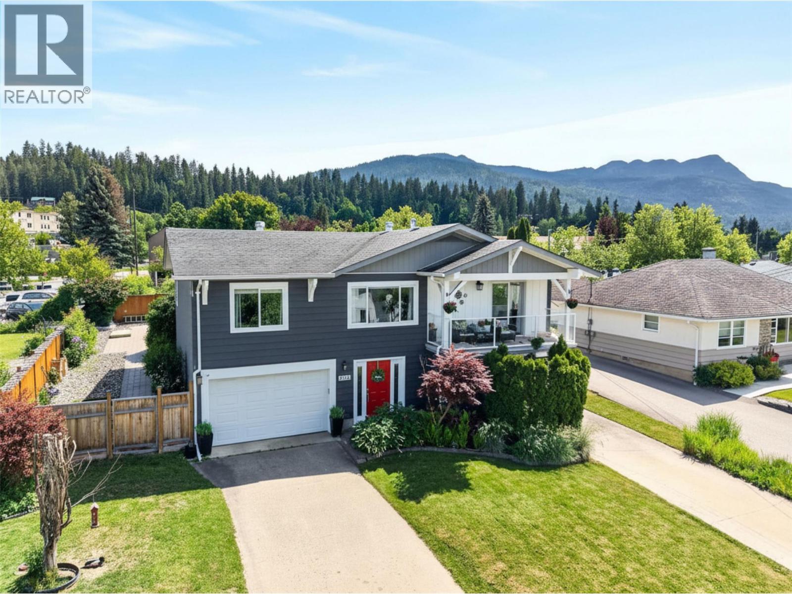 1050 8 Avenue Ne, Salmon Arm, British Columbia  V1E 4A4 - Photo 2 - 10390380