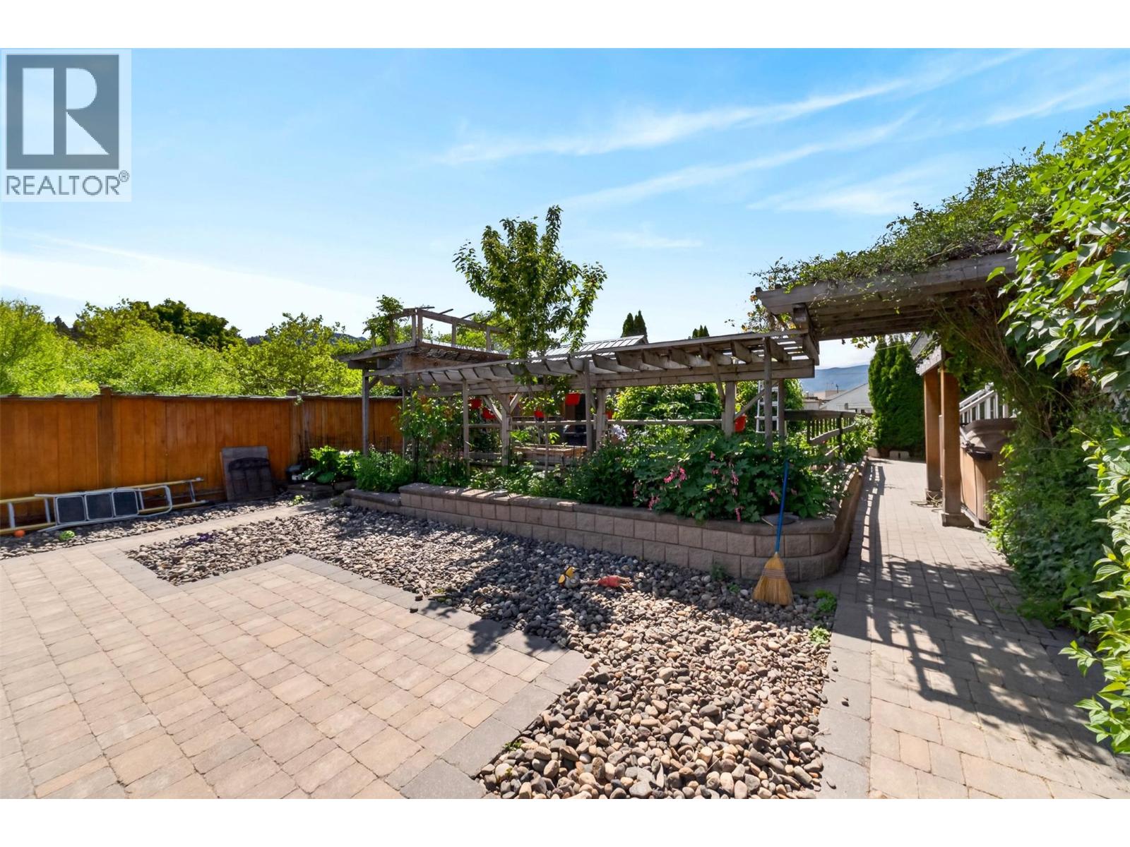 1050 8 Avenue Ne, Salmon Arm, British Columbia  V1E 4A4 - Photo 48 - 10390380