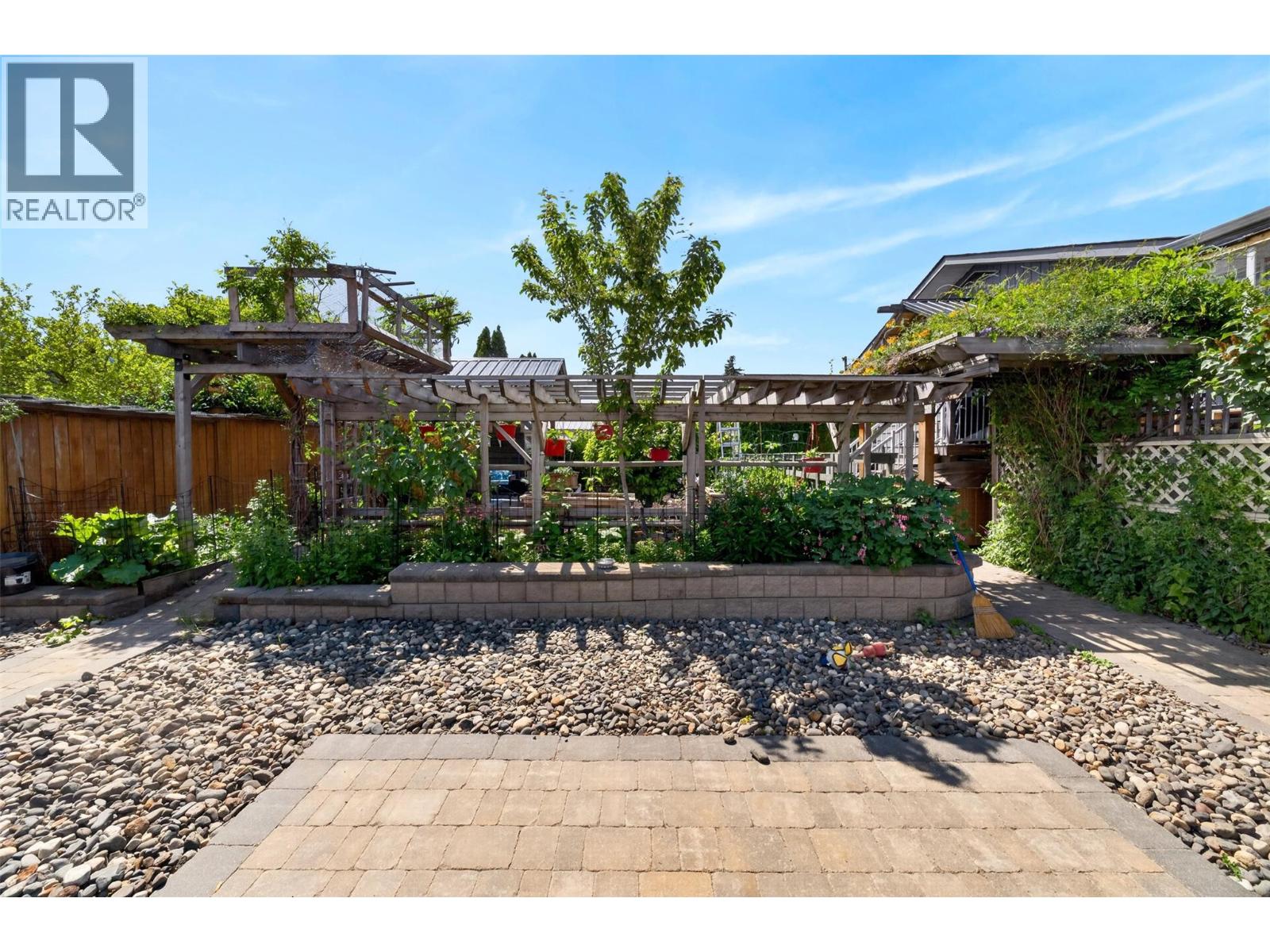 1050 8 Avenue Ne, Salmon Arm, British Columbia  V1E 4A4 - Photo 49 - 10390380