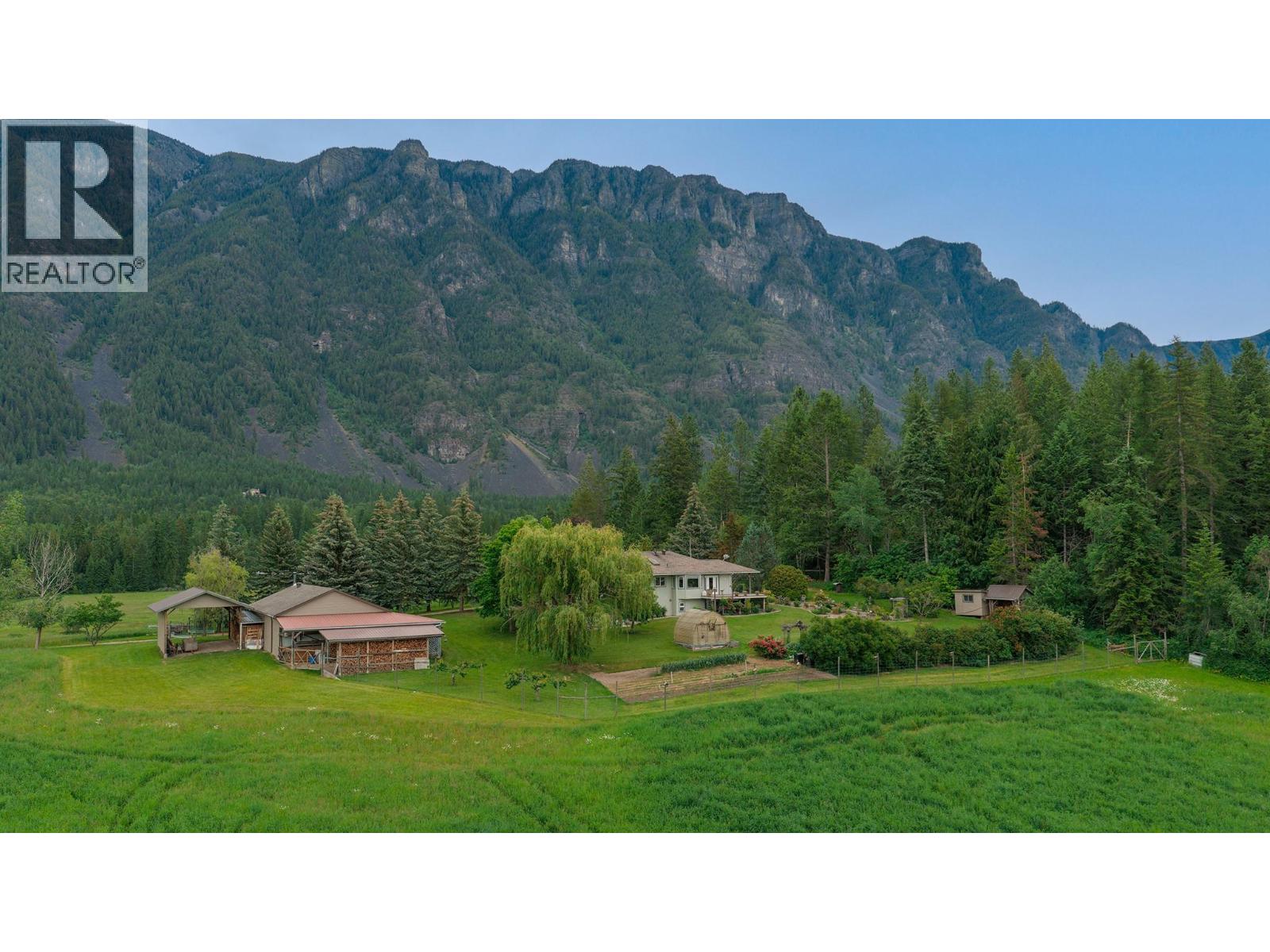 3319 Lloyd Road, canyon, British Columbia