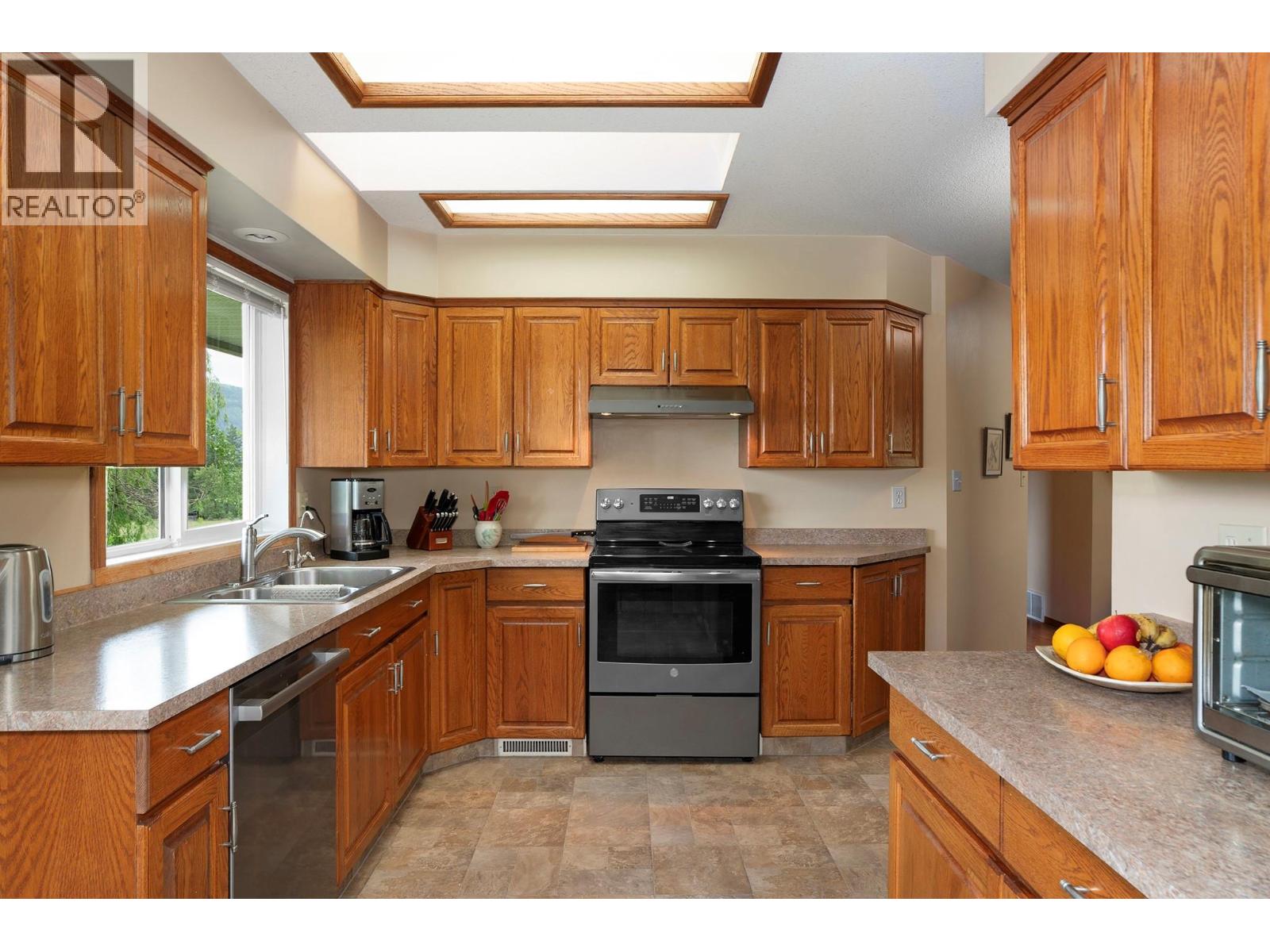 3319 Lloyd Road, Canyon, British Columbia  V0B 1C1 - Photo 10 - 10391268