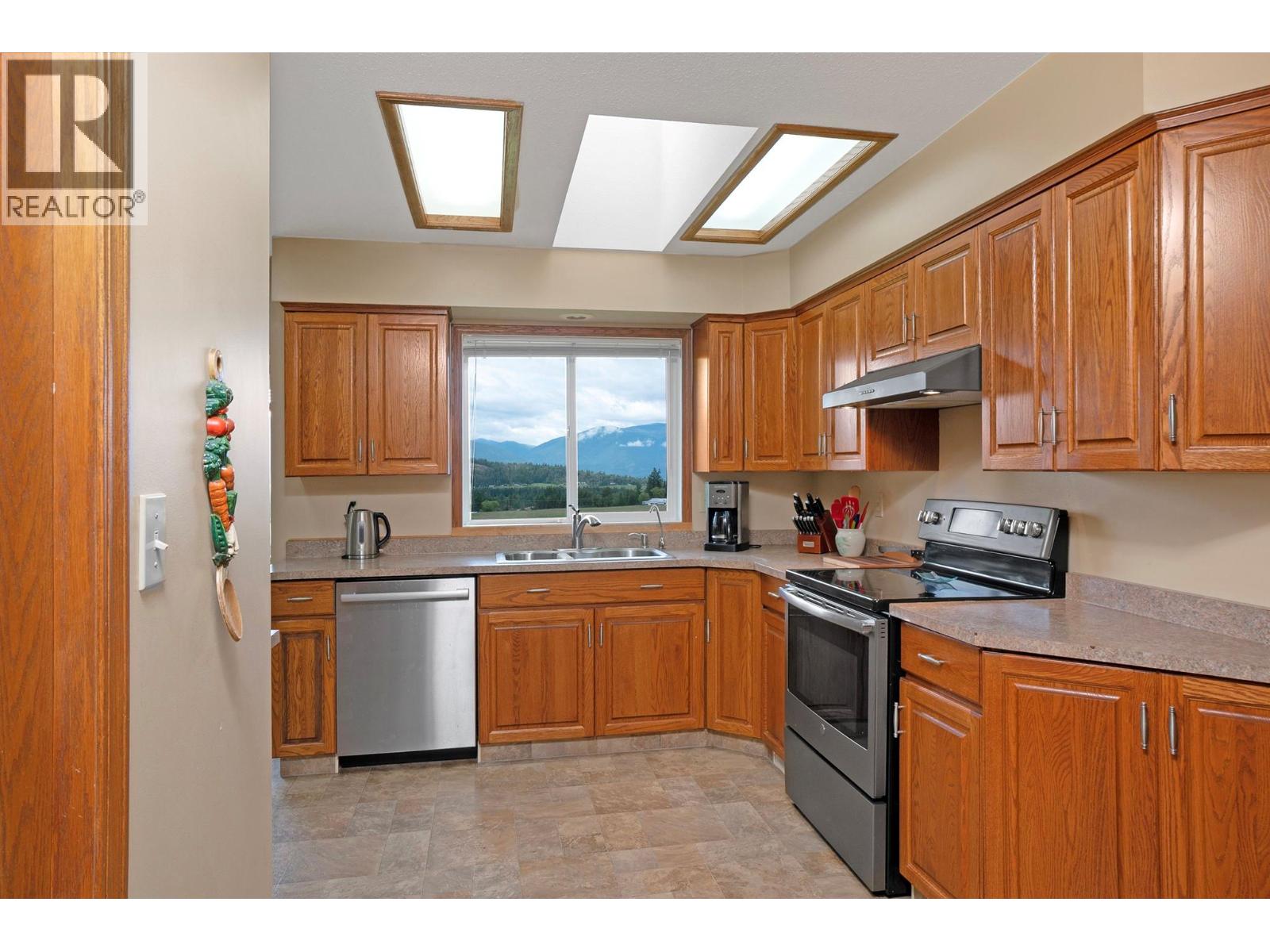 3319 Lloyd Road, Canyon, British Columbia  V0B 1C1 - Photo 5 - 10391268