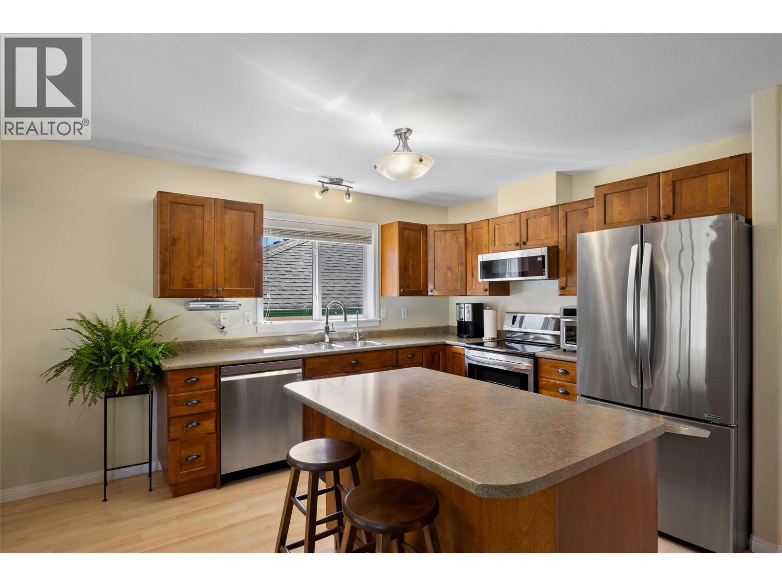 1940 Hillside Drive Unit# 32, Kamloops, British Columbia  V2E 2T3 - Photo 2 - 10391224