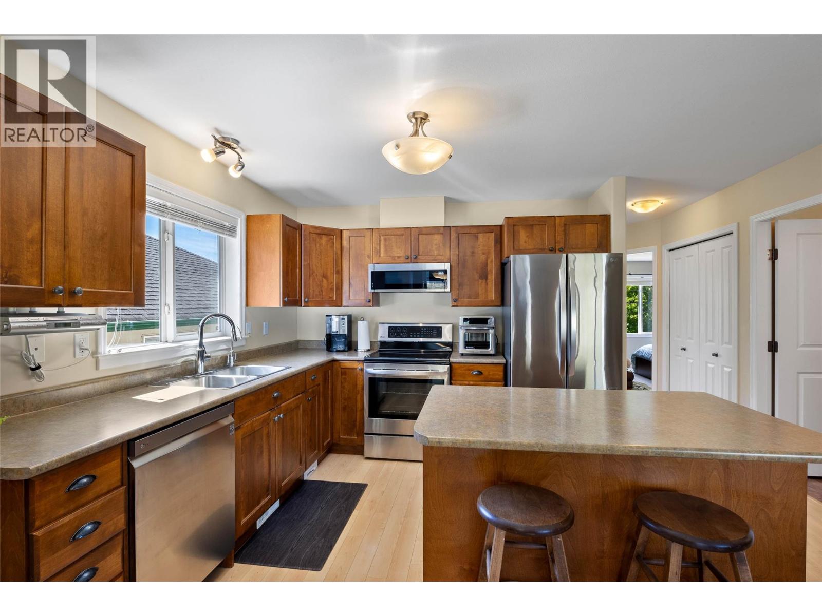 1940 Hillside Drive Unit# 32, Kamloops, British Columbia  V2E 2T3 - Photo 4 - 10391224