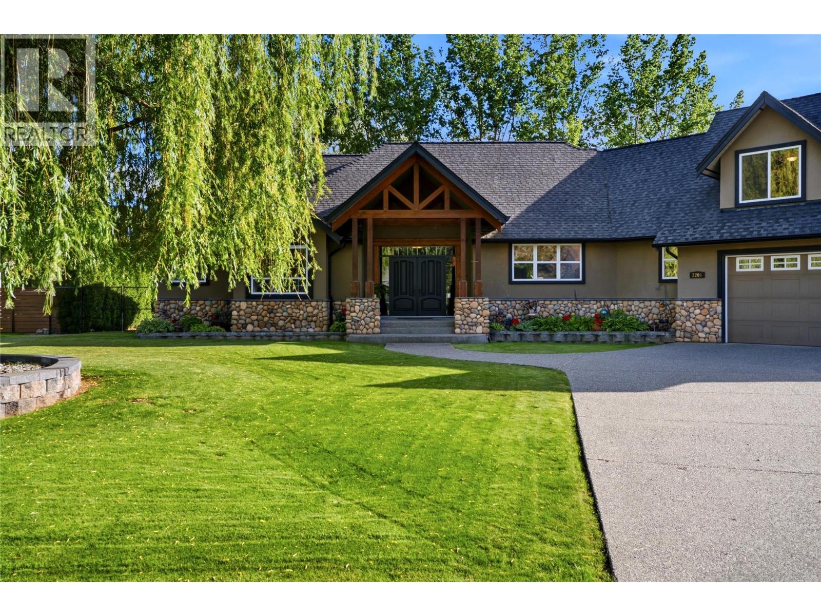 2206 Burgess Avenue, Merritt, British Columbia  V1K 1R3 - Photo 2 - 10391086