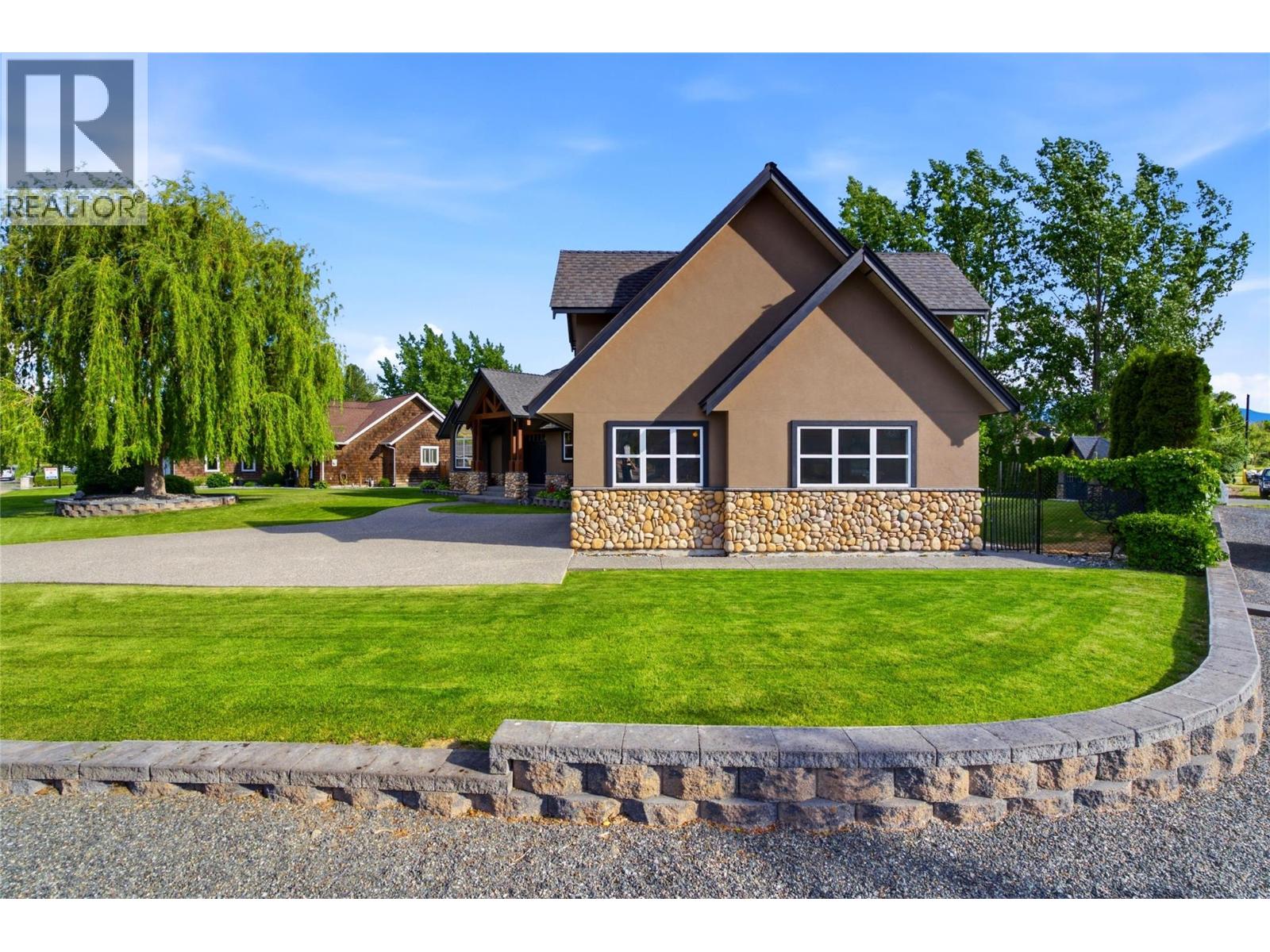 2206 Burgess Avenue, Merritt, British Columbia  V1K 1R3 - Photo 4 - 10391086