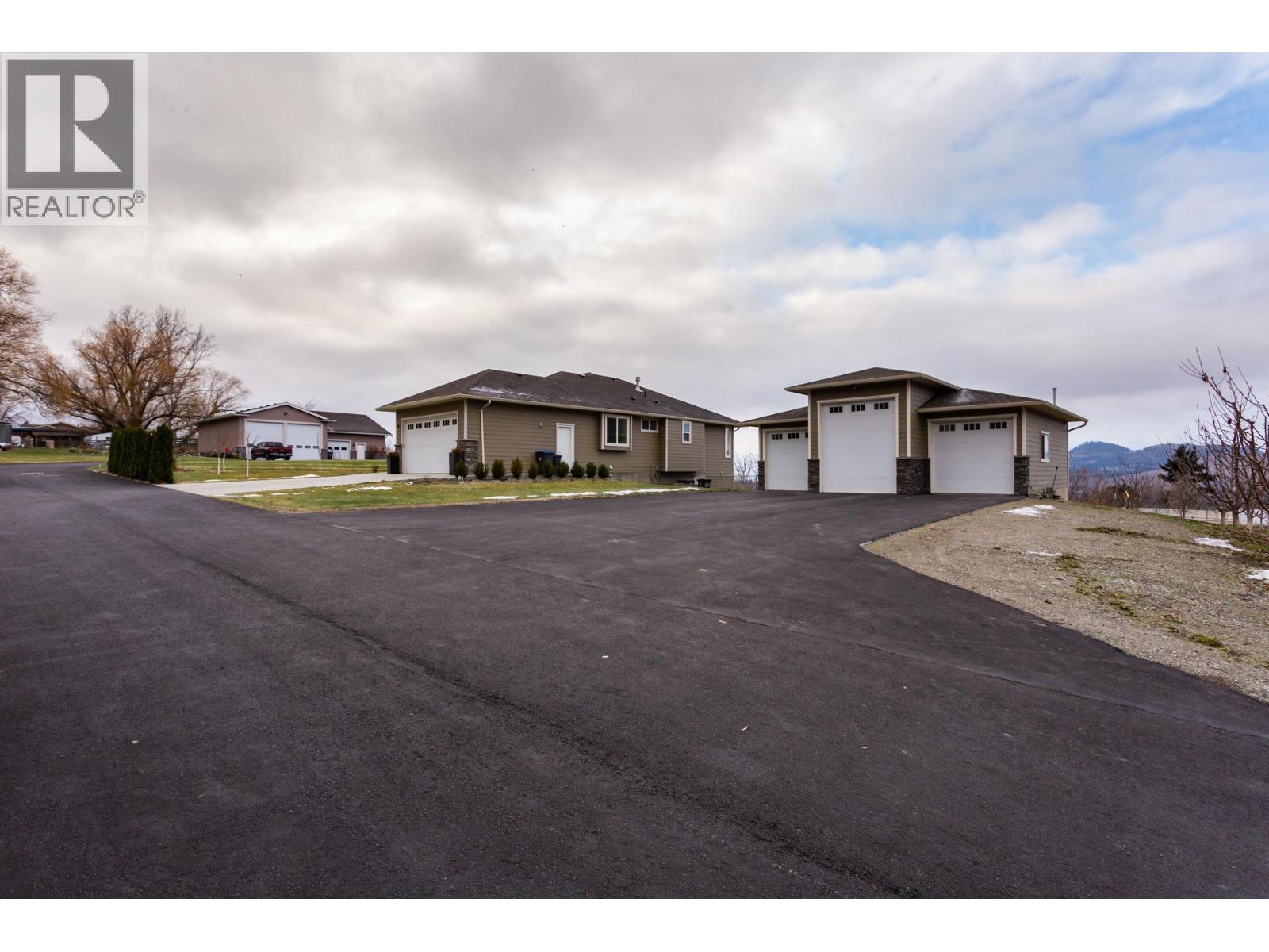 833 Mccurdy Road E, Kelowna, British Columbia  V1X 8G3 - Photo 1 - 10391361