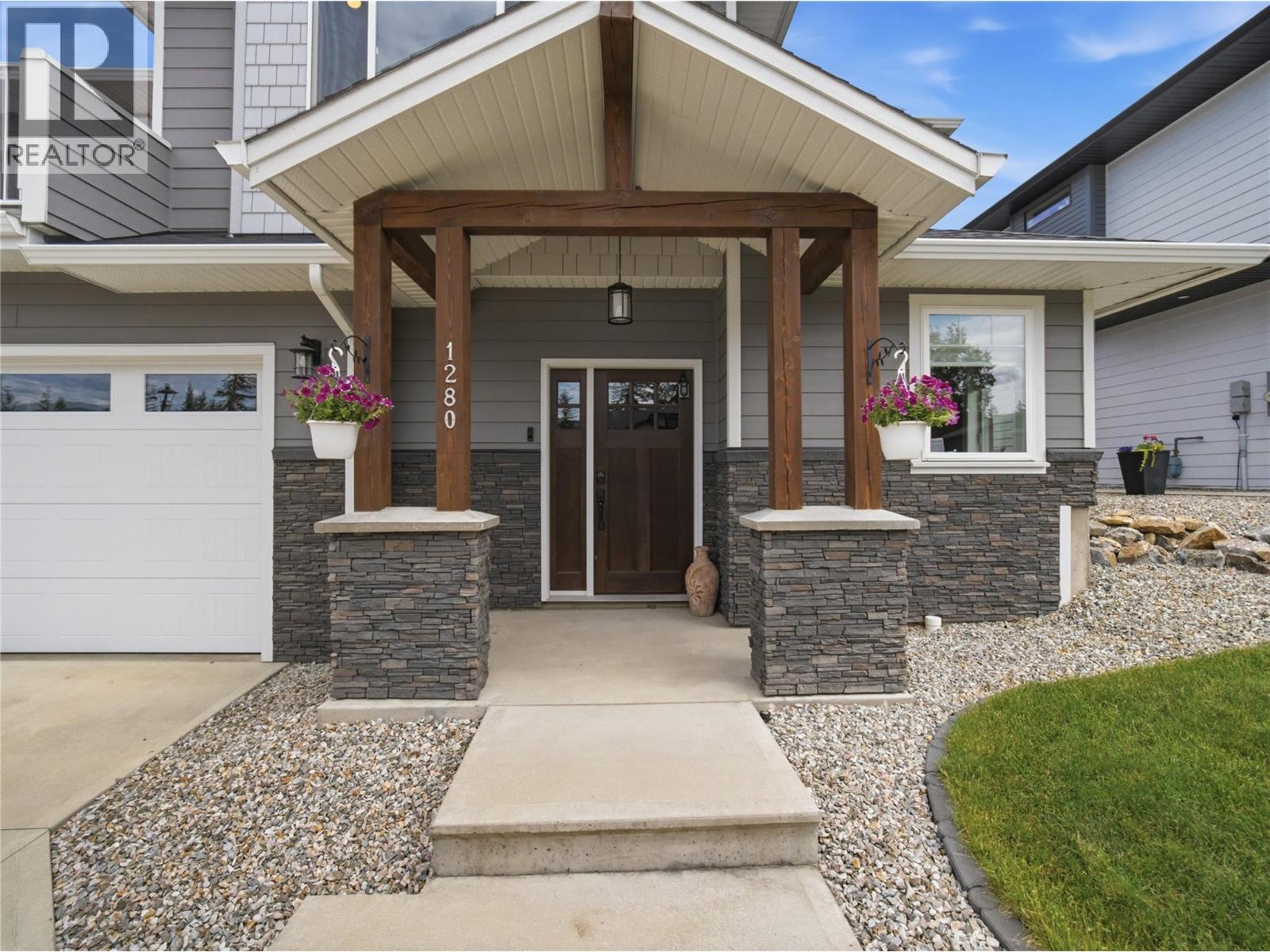 1280 23 Street Se, Salmon Arm, British Columbia  V1E 0C7 - Photo 2 - 10391244