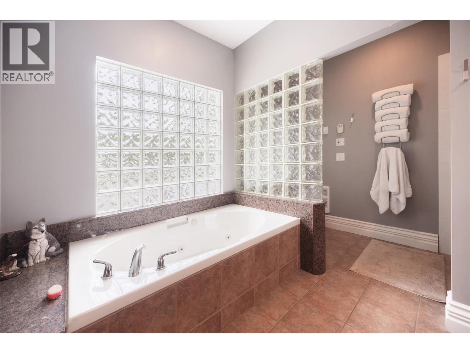 4430 June Springs Road, Kelowna, British Columbia  V1W 4C8 - Photo 35 - 10390446