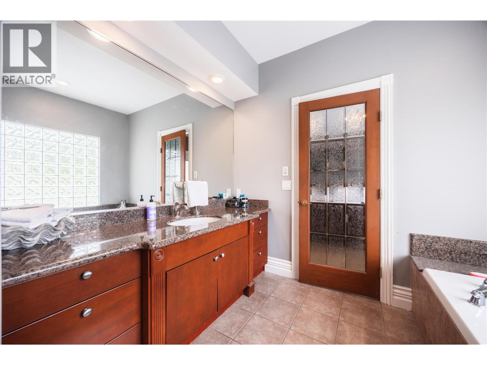 4430 June Springs Road, Kelowna, British Columbia  V1W 4C8 - Photo 37 - 10390446