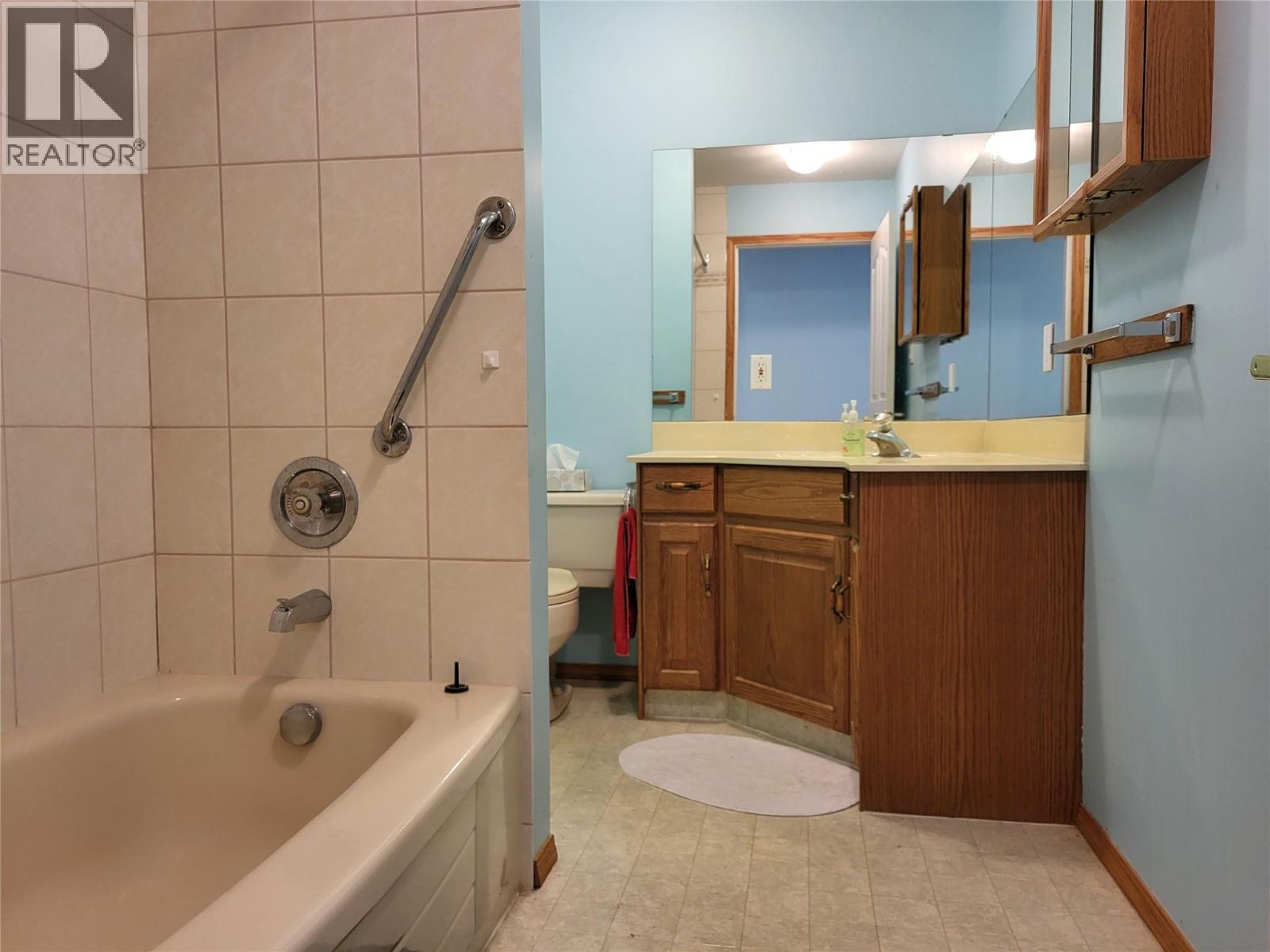 6184 Saint Martin Place, Oliver, British Columbia  V0H 1T0 - Photo 12 - 10391370