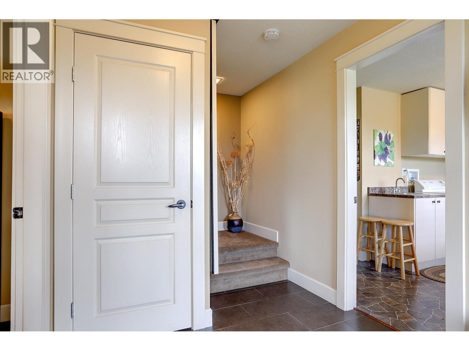 8308 Kalview Drive, Coldstream, British Columbia  V1B 1W7 - Photo 4 - 10391356