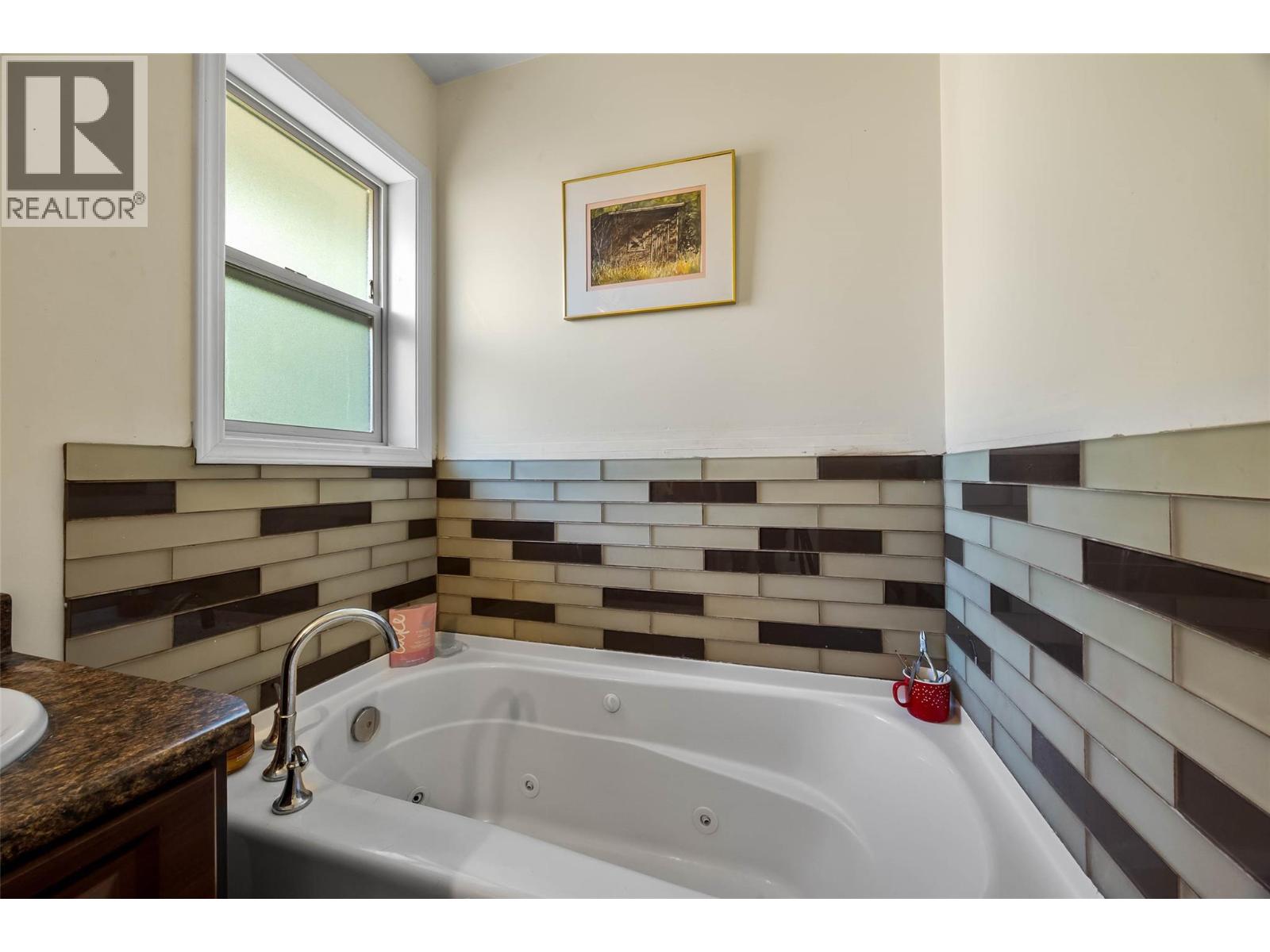 1848 Paul Lake Road, Kamloops, British Columbia  V2H 1N8 - Photo 18 - 10390632