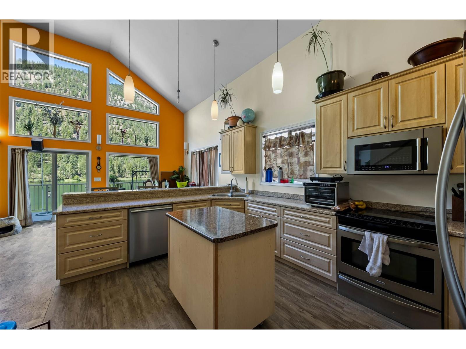 1848 Paul Lake Road, Kamloops, British Columbia  V2H 1N8 - Photo 4 - 10390632