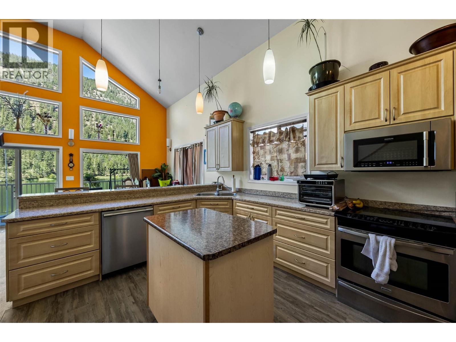 1848 Paul Lake Road, Kamloops, British Columbia  V2H 1N8 - Photo 7 - 10390632