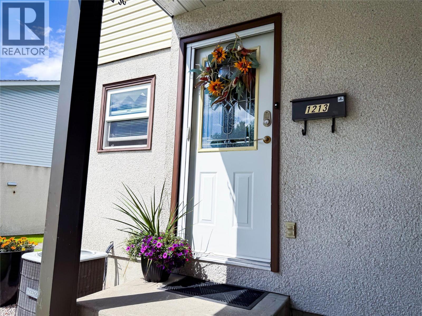 1213 Primrose Street, Trail, British Columbia  V1R 4M8 - Photo 8 - 10391259