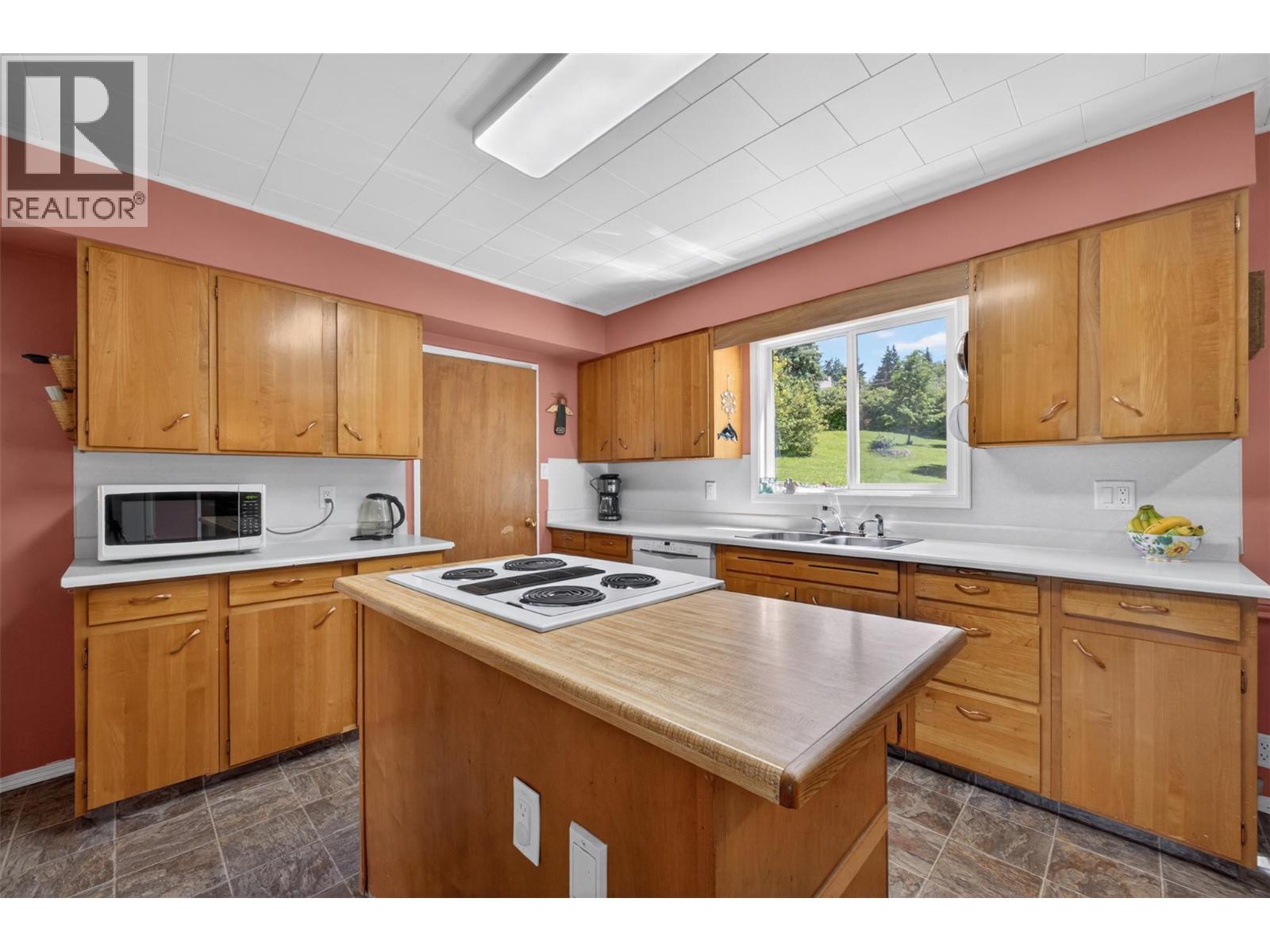 2460 23 Street Ne, Salmon Arm, British Columbia  V1E 3Y4 - Photo 9 - 10391388