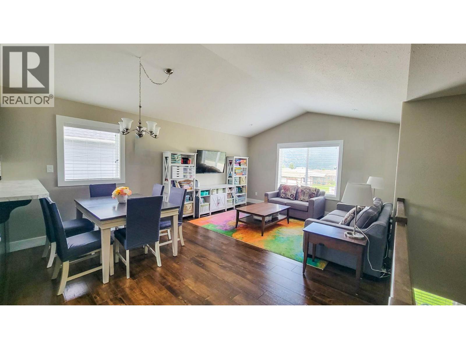 4208 16th Avenue, Castlegar, British Columbia  V1N 4X7 - Photo 4 - 10391386